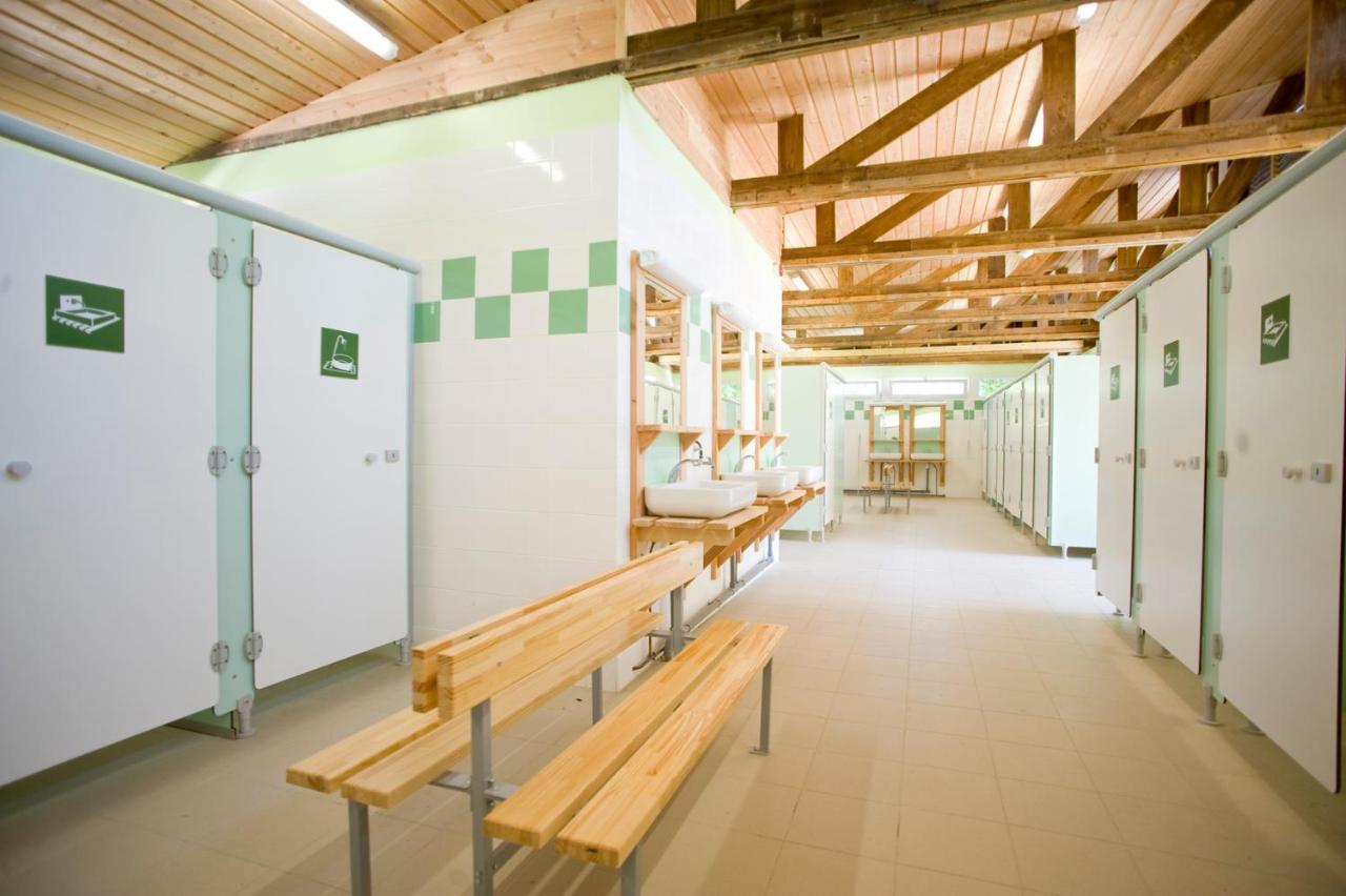 Camping Le Nid Du Parc Villars-les-Dombes Exterior foto