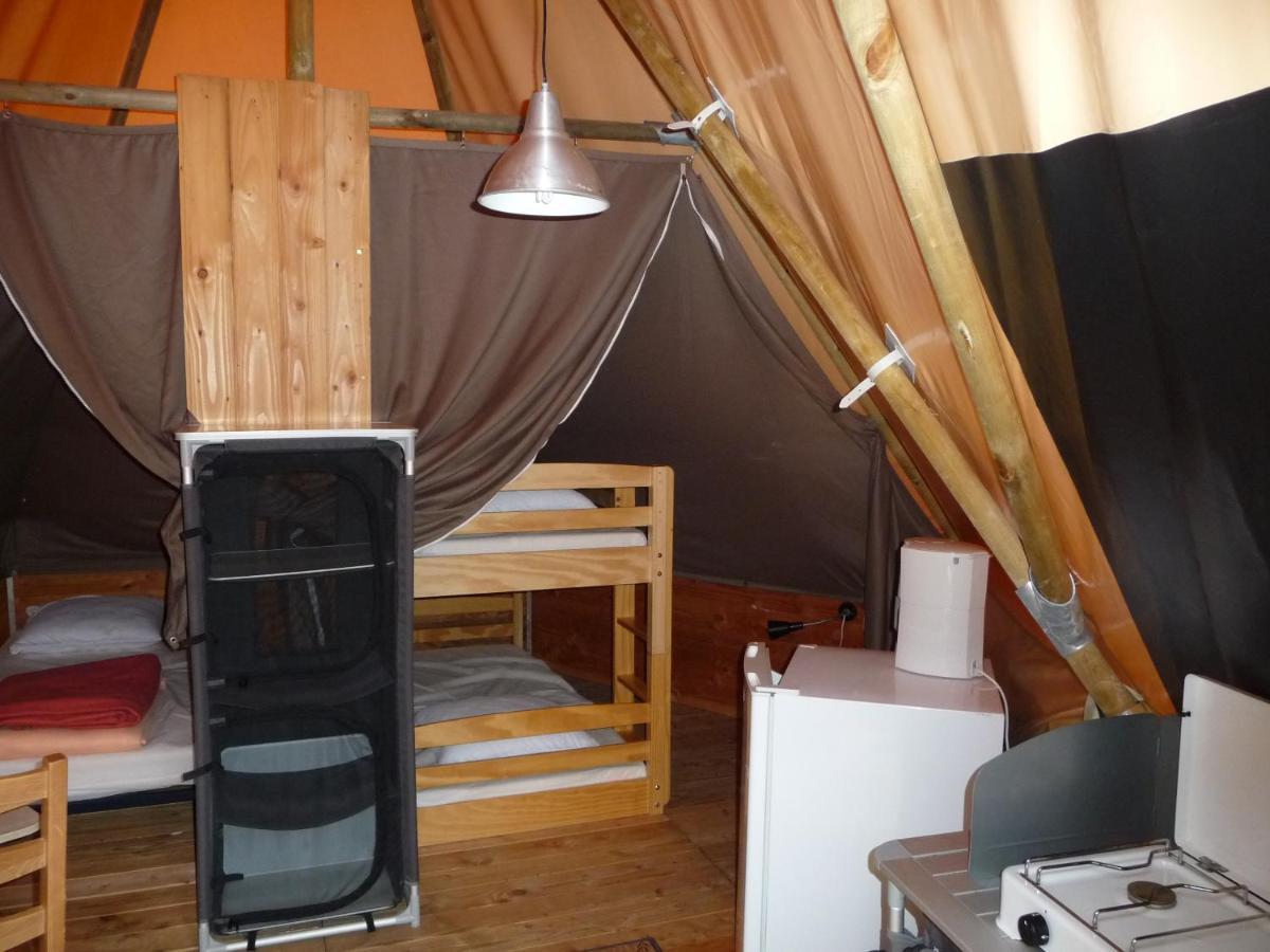 Camping Le Nid Du Parc Villars-les-Dombes Exterior foto